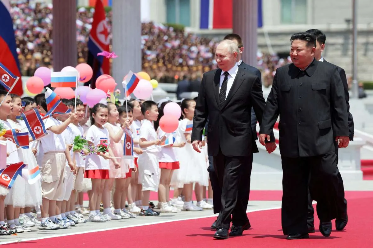Kim Jong Un Hadiahi Vladimir Putin Sepasang Anjing