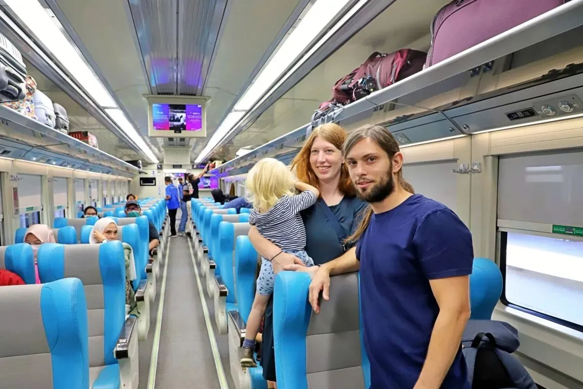 Lowongan Kerja Terbaru KAI Services Februari 2025, Penempatan di Banyak Tempat