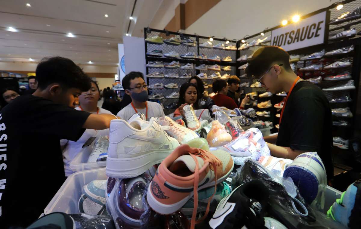 Langkah Pincang Sepatu Lokal Menghadapi Selundupan