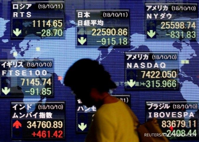 Asian shares edge up to 3-month high, dollar marks time before Fed
