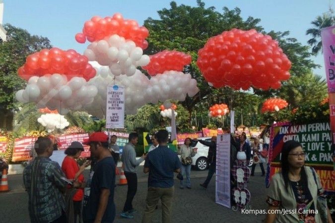 Pendukung Ahok bawa 10.000 balon ke Balai Kota