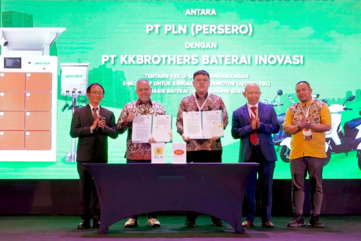 PLN dan KKBrothers Kerja Sama Penyediaan Charging Station untuk Motor Listrik