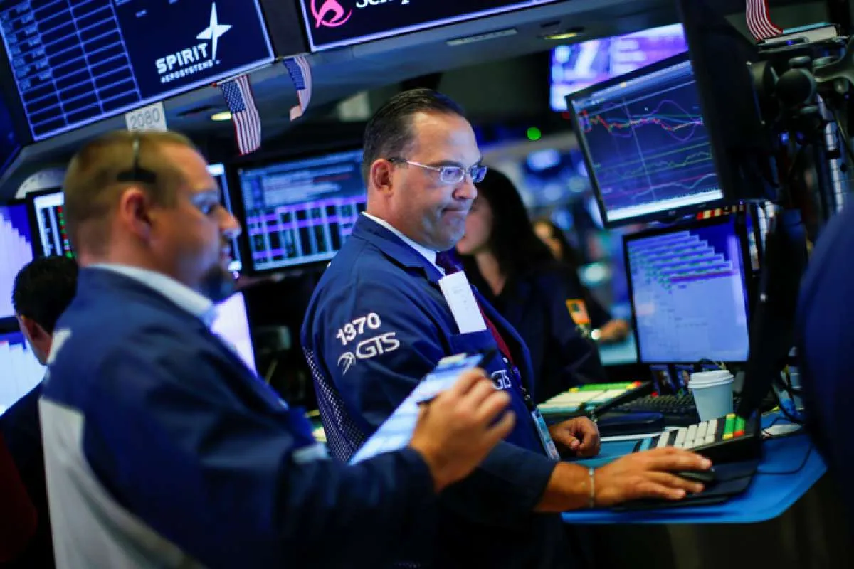 Wall Street dibuka memerah terpapar efek penyerangan fasilitas minyak milik Aramco