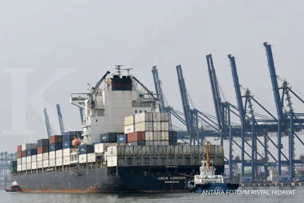 Ekonom Bank Permata memprediksi neraca dagang Agustus 2020 surplus US$ 2,24 miliar