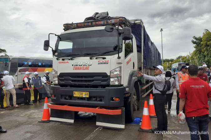 Syarat perjalanan bagi kendaraan logistik dan transportasi barang di Jawa-Bali