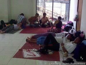 Capek, Demonstran Istirahat di Kantor LBH