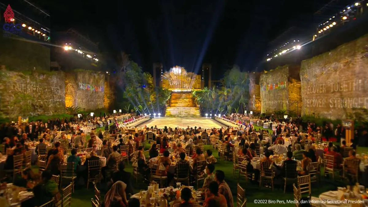 Jokowi Tidak Pakai Mbak Rara untuk Tolak Hujan di Gala Dinner GWK