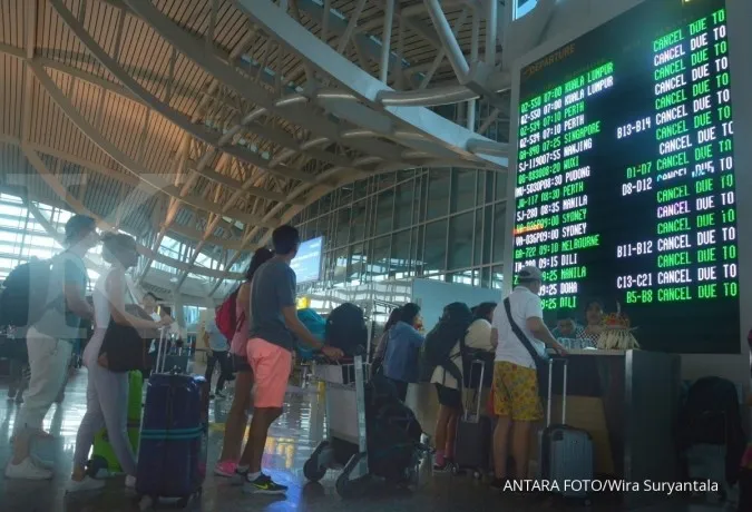 Indonesia shuts Bali airport on Friday due to ash from volcano  