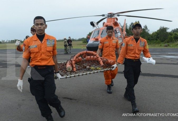 TNI ditarik, Basarnas lanjut cari korban AirAsia
