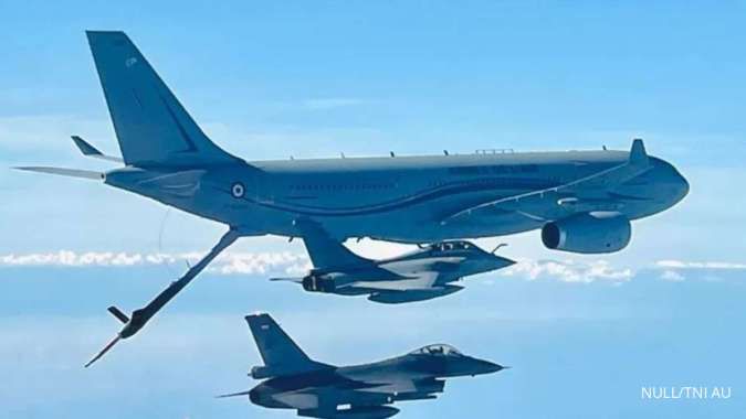 Terbang Bersama Pesawat F-16 TNI AU dan Rafale AU Perancis di Langit Madiun Jawa Timur