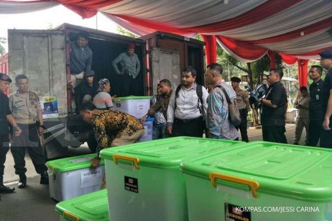 Begini penampakan berkotak-kotak barang bukti tim Prabowo-Sandi di MK