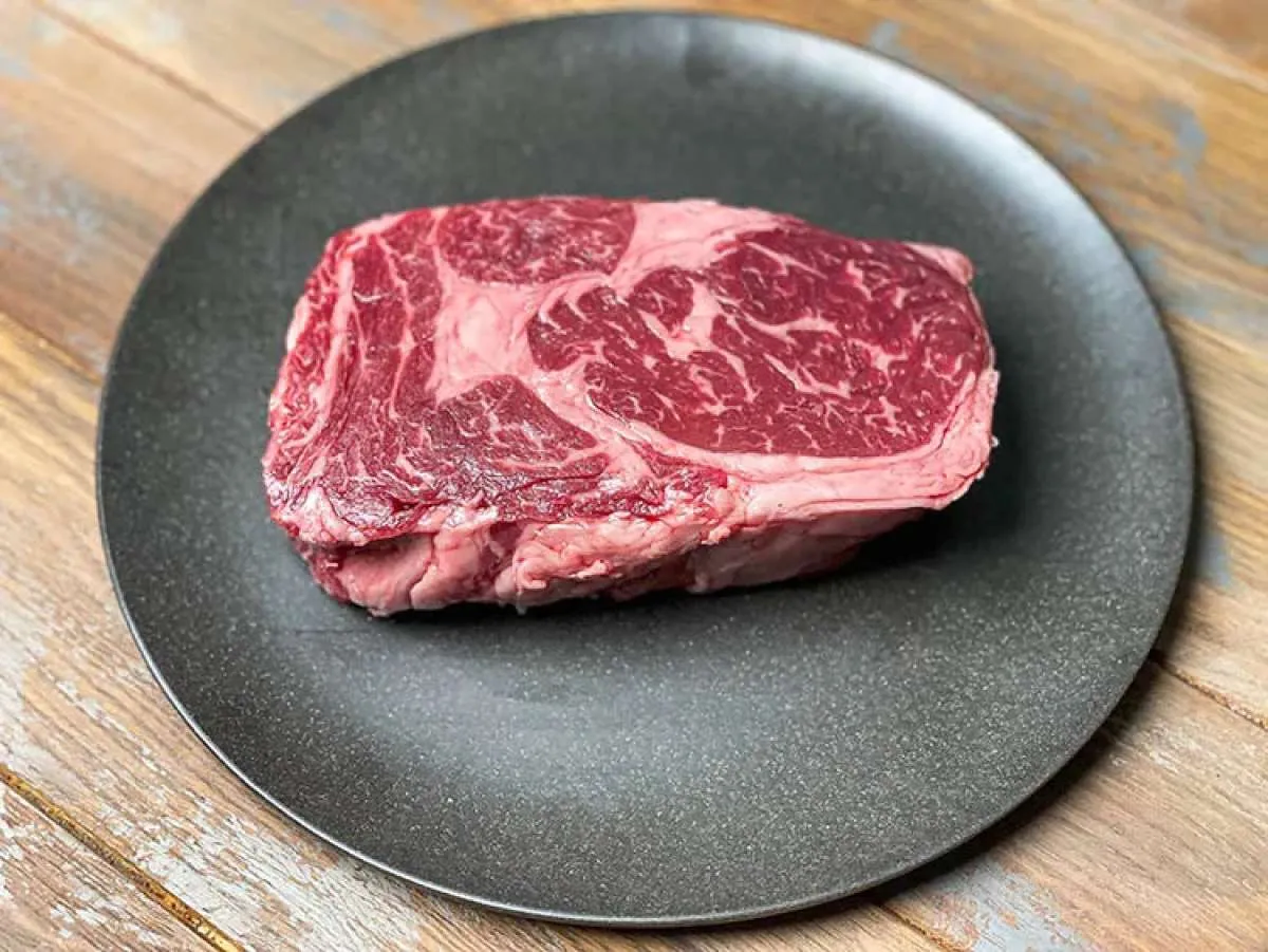 Fakta Perbedaan Sirloin vs Ribeye: Rasa, Tingkat Keempukan, hingga Harga