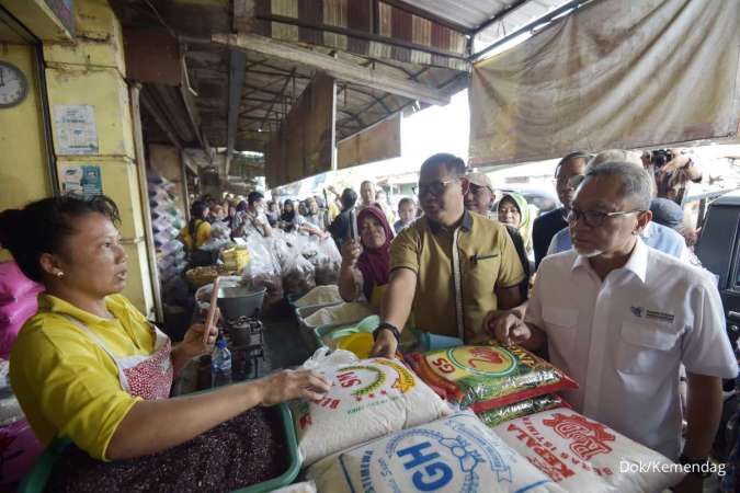 Mendag Zulkifli Tinjau Bapok di Pasar Blauran I Salatiga, Harga Bapok Cenderung Turun