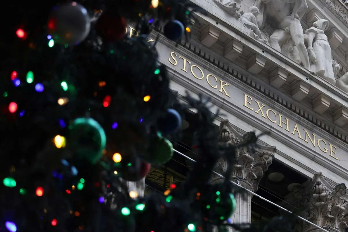 Wall Street: S&P 500 Ditutup di Rekor Tertinggi, Dow dan Nasdaq Tampil Perkasa