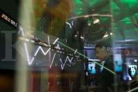 Saham BBCA Melemah, VKTR dan NCKL Melesat di Perdagangan Bursa Kamis (22/2)