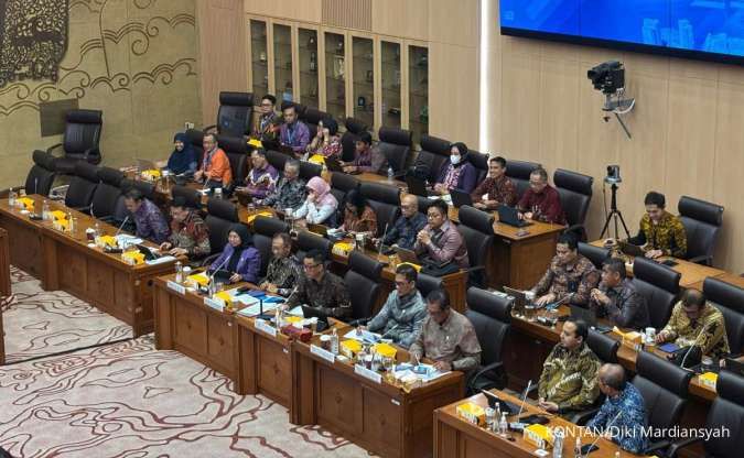 Direksi dan manajemen PLN saat rapat dengar pendapat dengan DPR.