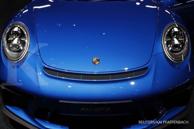 Ramai foto mantan dirkeu Jiwasraya foto dengan Porsche, berapa harga mobil tersebut?