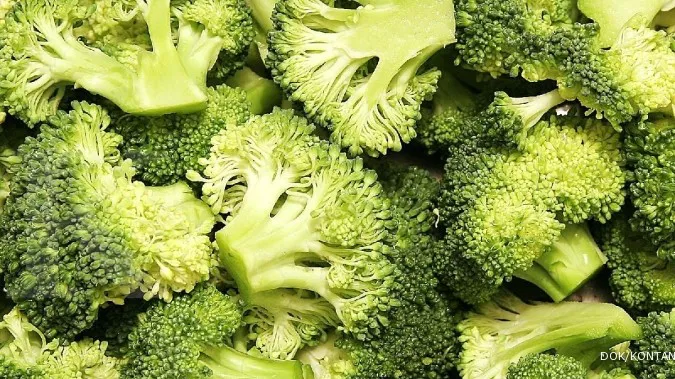 Mengonsumsi brokoli termasuk salah satu cara membersihkan pembuluh darah.