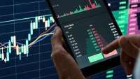 Cek Rekomendasi Saham ADMR, ESSA, dan GOTO untuk Perdagangan Senin (8/9)