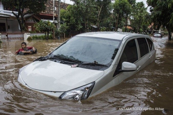 Khawatir beli mobil bekas terendam banjir? Begini cara memeriksanya