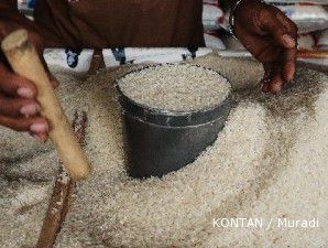 Harga beras di pasar induk Cipinang terus turun