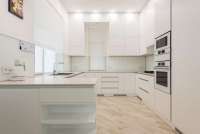 14 Inspirasi Warna Cat Dapur yang Bikin Mood Naik dan Ruangan Terlihat Lebih Cerah