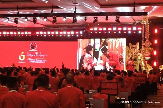 Tiba-Tiba Hasto Hadir di Kongres PDI-P, Langsung Mencium Tangan Megawati