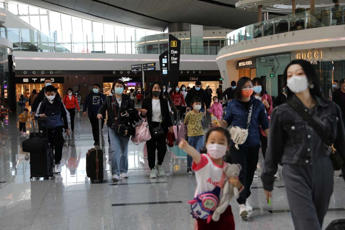China Tetap Berlakukan Karantina dan Tes Sebelum Keberangkatan untuk Pelancong Asing