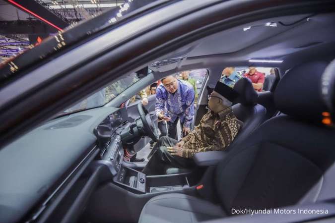 Kunjungan Wapres Ma'ruf Amin ke Booth Hyundai di GIIAS, Jajal All New KONA Electric