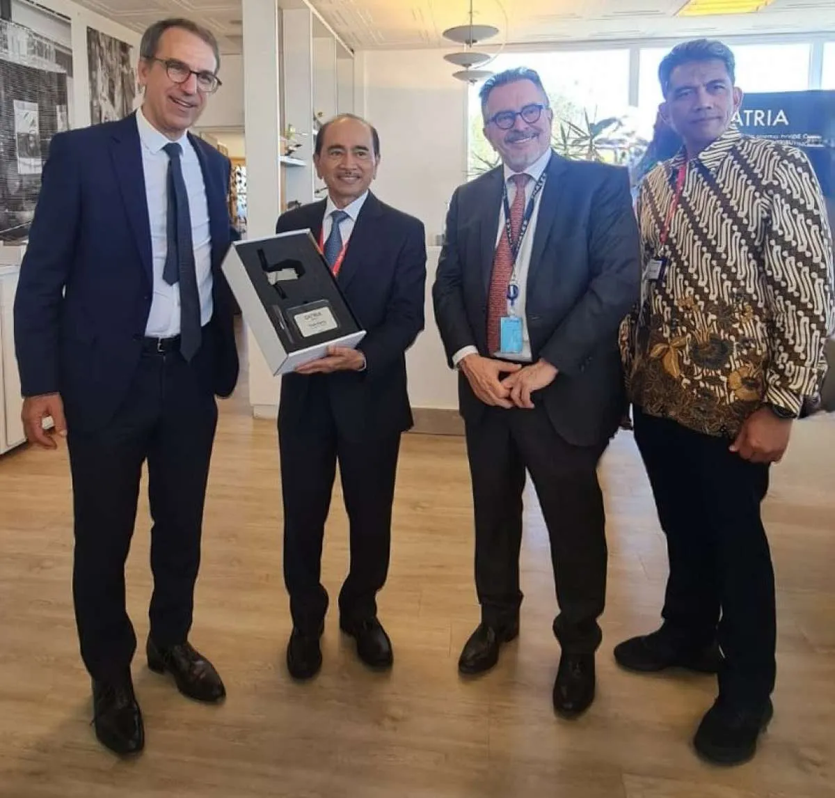 Jelang Pengiriman ke AS, PSN Bersama Dubes RI Paris Tinjau Satelit SATRIA