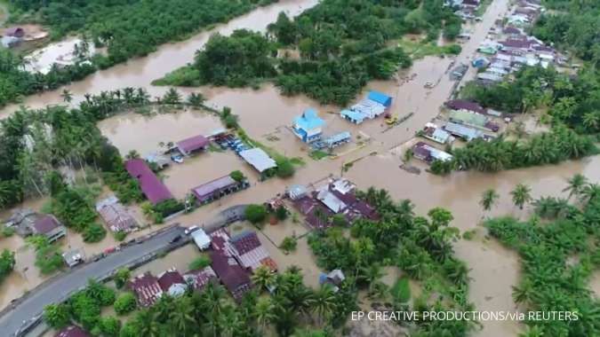 Peringatan Dini Cuaca Besok (16/11) Hujan Lebat, Wilayah Ini Waspada Bencana