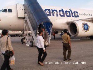 Penumpang Mandala di Balikpapan telantar