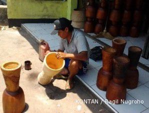 Menabuh laba dari pembuatan gendang khas Afrika