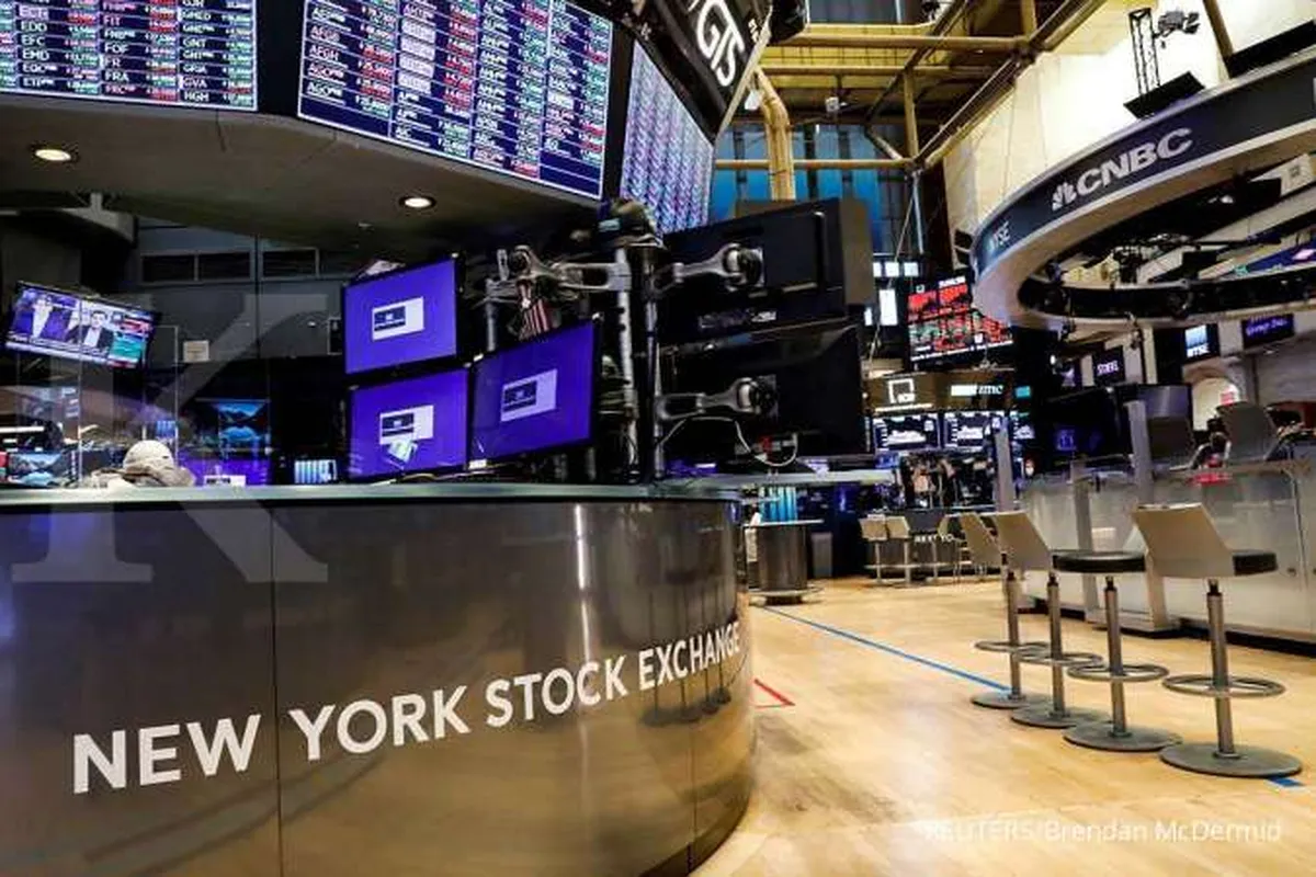 Wall Street naik, S&P 500 melonjak di atas 4.000 disokong saham Microsoft dan Amazon