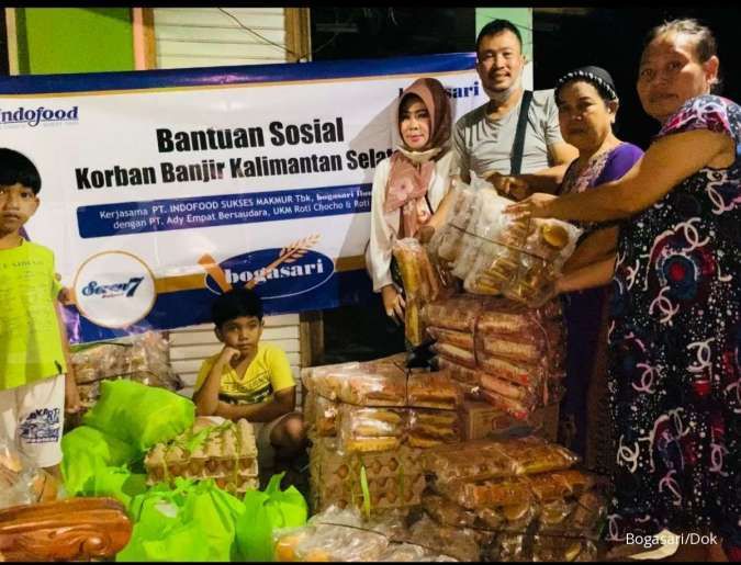  Bogasari membagikan 20.000 roti manis untuk korban banjir di Kalimantan Selatan