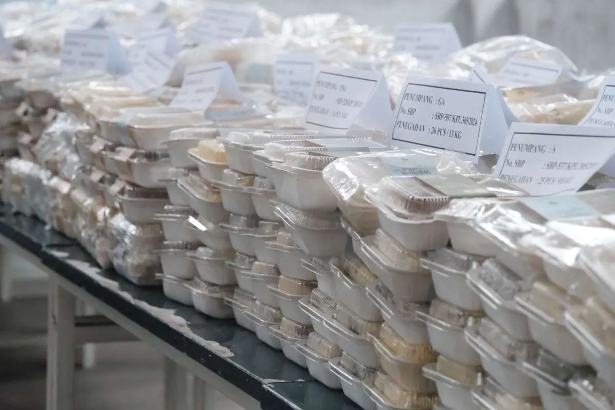 Tak Berizin BPOM, Bea Cukai Musnahkan 1 Ton Roti Milk Bun Asal Thailand