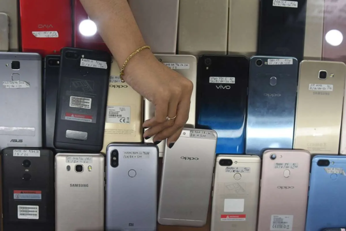 Masih pakai ponsel black market? Jangan ganti SIM card biar tak terblokir