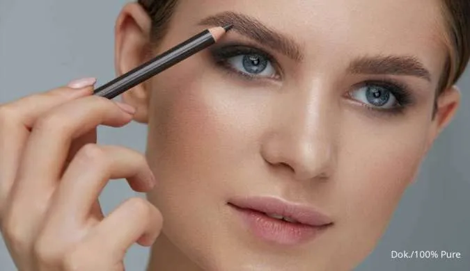 5 Cara Pakai Pensil Alis untuk Hasil Natural, Cocok bagi Pemula!