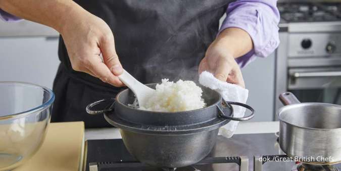 4 Cara Pintar Hilangkan Kerak Nasi yang Menempel pada Panci Rice Cooker