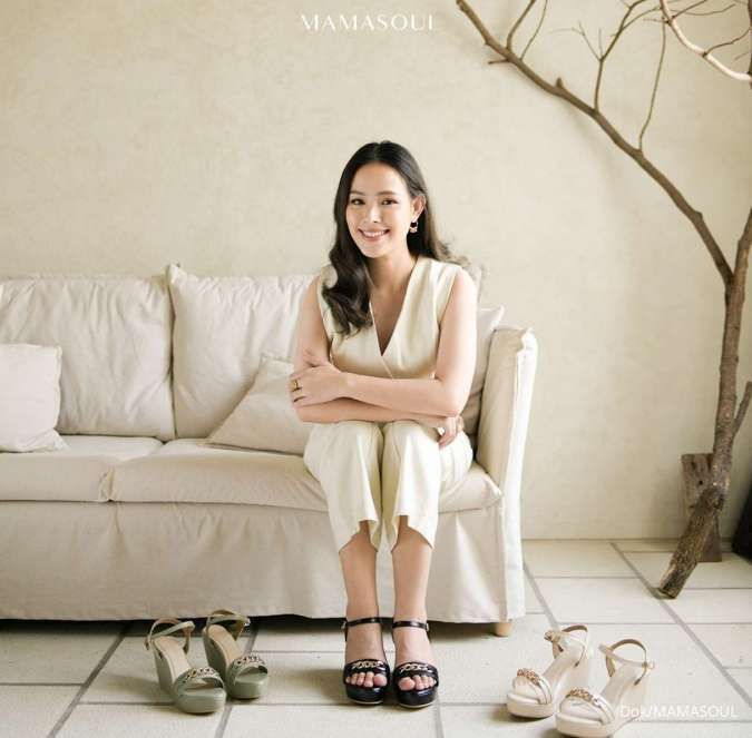 Percaya Diri Gunakan Sepatu Wedges dengan Tips & Trick dari MAMASOUL & Lady Nayoan