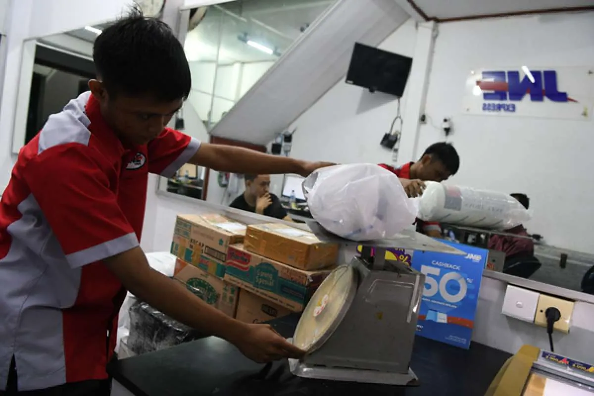 JNE mengaku kena dampak banjir Jabodetabek