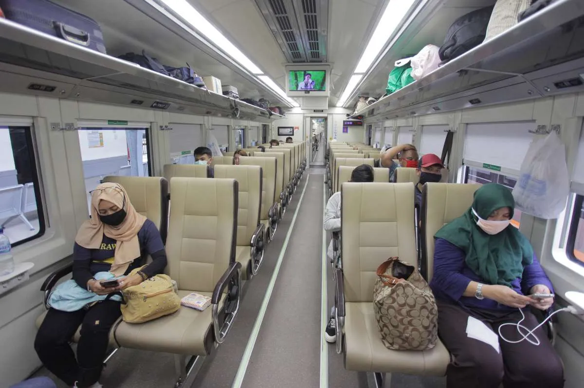Cegah corona, Kemenhub batasi jumlah penumpang moda kereta api