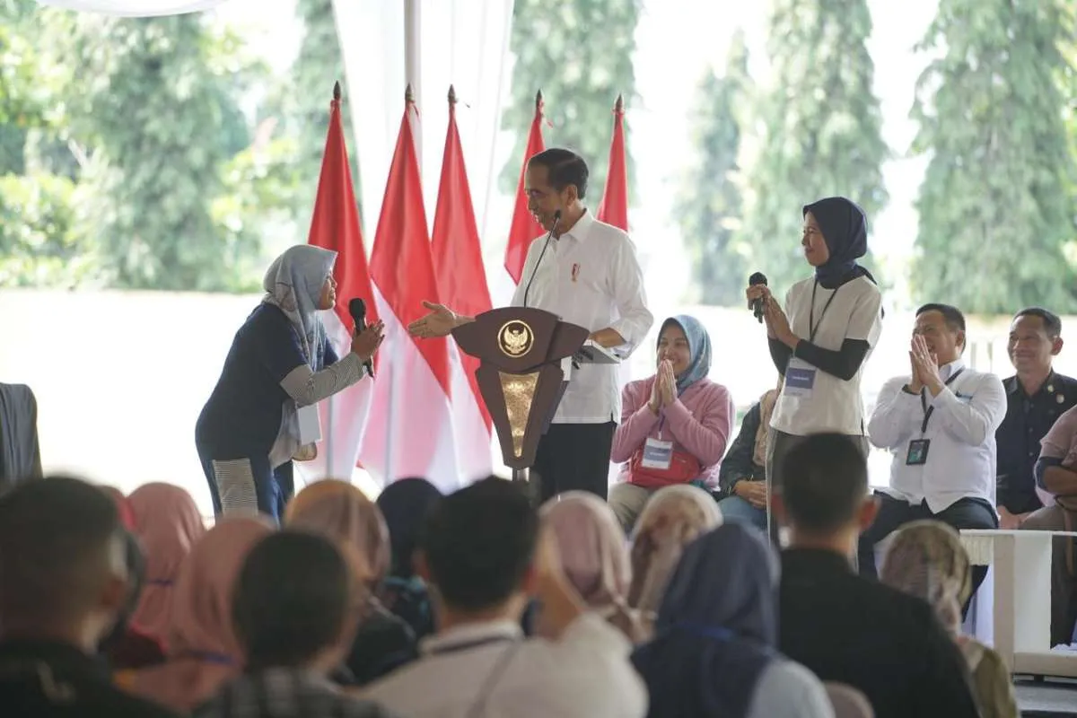 Sambangi Magelang, Jokowi Beri Pesan Khusus kepada Nasabah PNM Mekaar