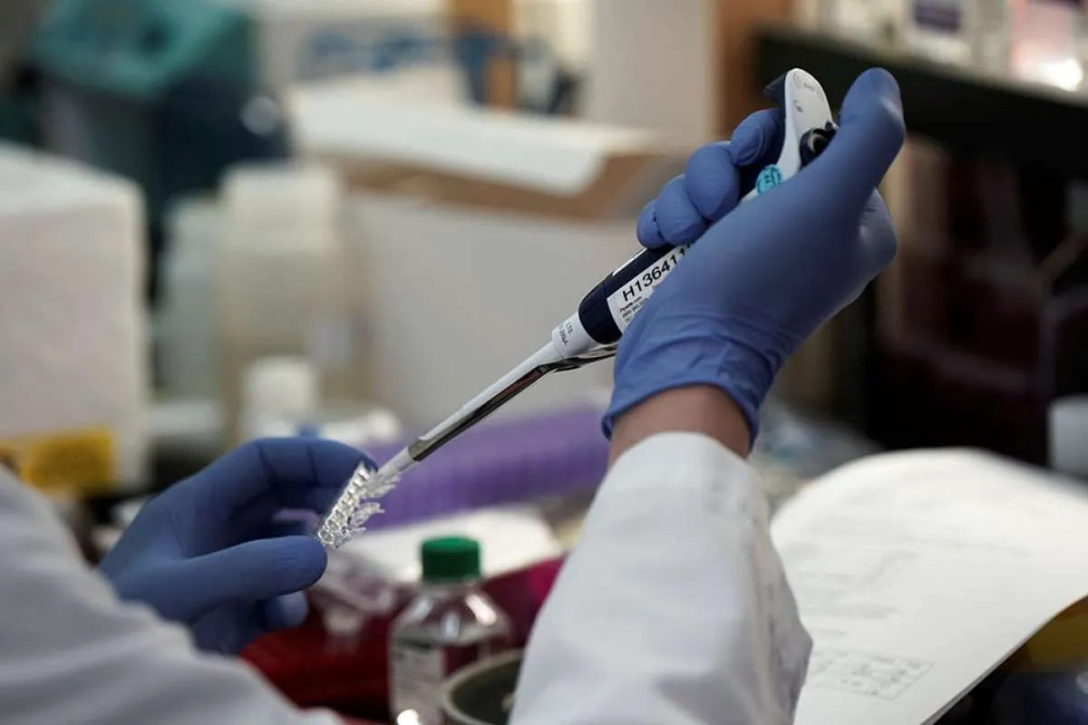 Vaksin corona buatan Pfizer & BioNTech diujicoba ke manusia di AS, hasilnya positif