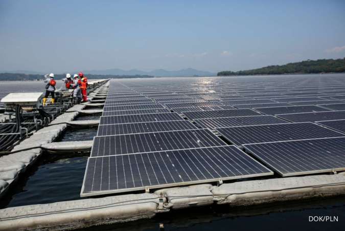 Tren Energi Bersih dari Permukaan Waduk Cirata