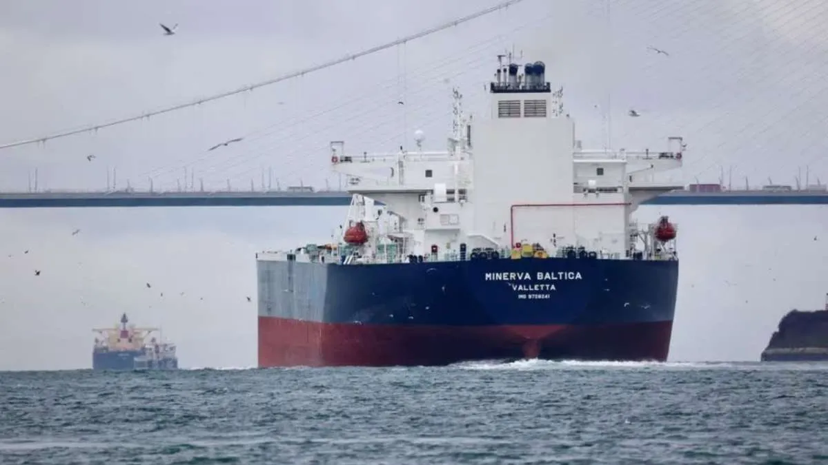 Harga Minyak Naik 1% Pasca Serangan Houthi Terhadap Kapal Tanker BBM di Laut Merah