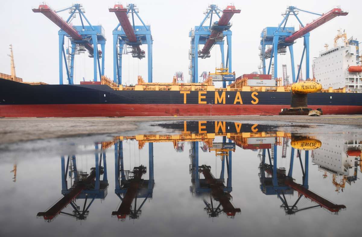 Efek Pandemi Covid-19 Belum Usai, Tarif Peti Kemas Siap-Siap Bergerak Liar Tahun 2022