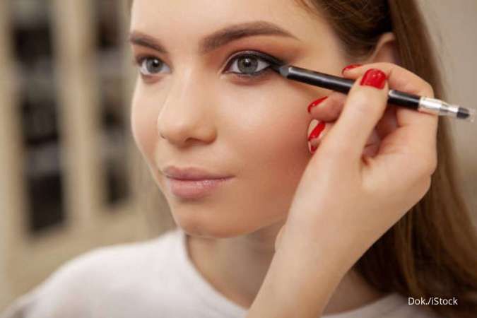 4 Tips Kecantikan untuk Penggemar Makeup Waterproof Agar Kulit Tetap Sehat