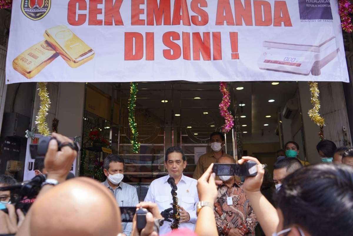 Sempat Terkoreksi Sesaat, Harga Emas Masih Punya Tenaga Menuju US$ 2.000