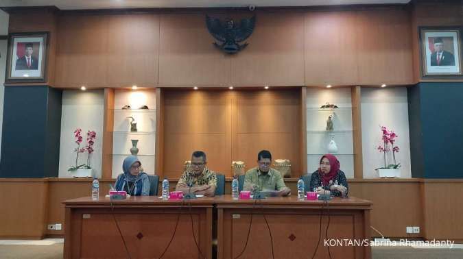 Penjelasan Kemenperin mengenai atas penumpukan kontainer.